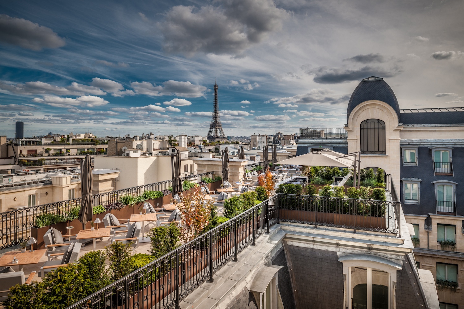 18 Best Hotels in Paris with Eiffel tower view [2023] - tosomeplacenew