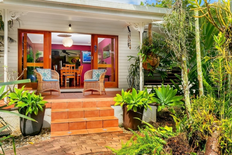 17 BEST Airbnb Cairns Vacation Rentals For The Ultimate Getaway