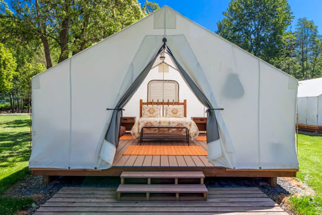 TOP 20 Glamping Washington Sites For Your Bucket List (2023)