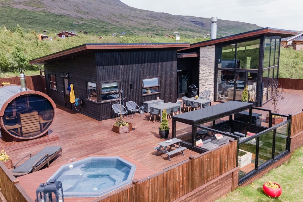 15 Best Airbnbs In Iceland: Northern Lights, Reykjavik & More