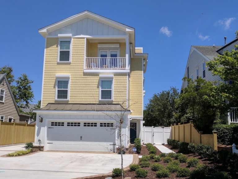 The 19 Coolest & BEST Airbnb Virginia Beach Vacation Rentals [2020]