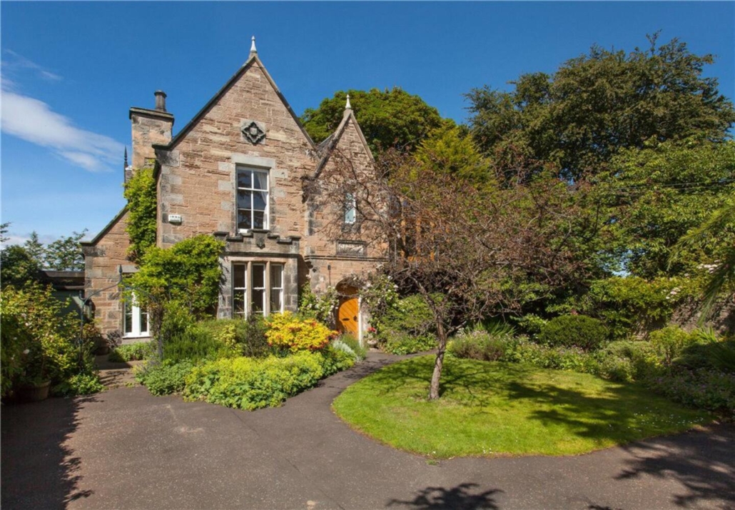 15 Best Airbnbs in Edinburgh, Scotland: Top Rentals in 2022