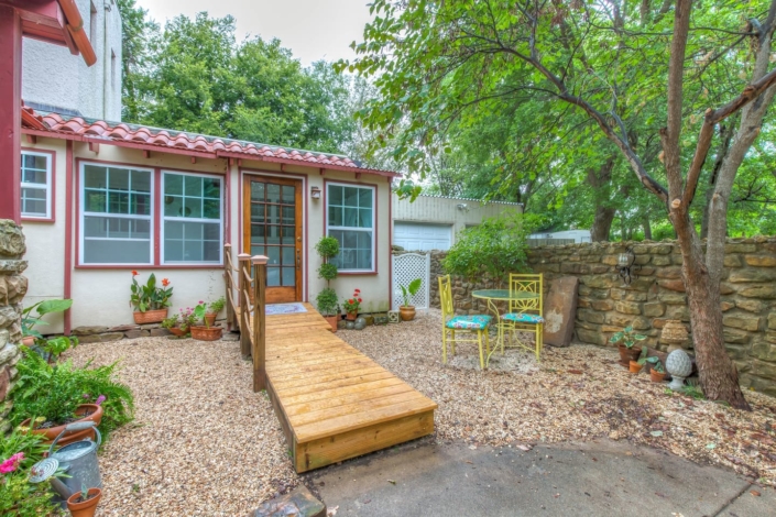 AIRBNB TULSA: 17 Gorgeous Airbnbs In Tulsa, Oklahoma [2021]