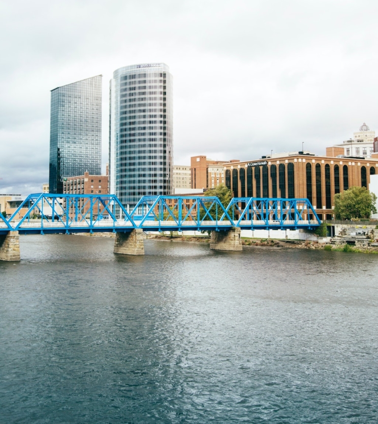 14 STUNNING Airbnb Grand Rapids, Michigan Vacation Rentals