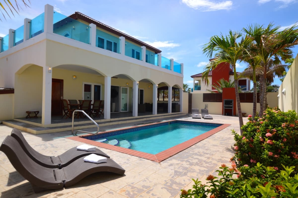 15 Best Airbnbs in Aruba (2023 Edition) - Jones Around The World