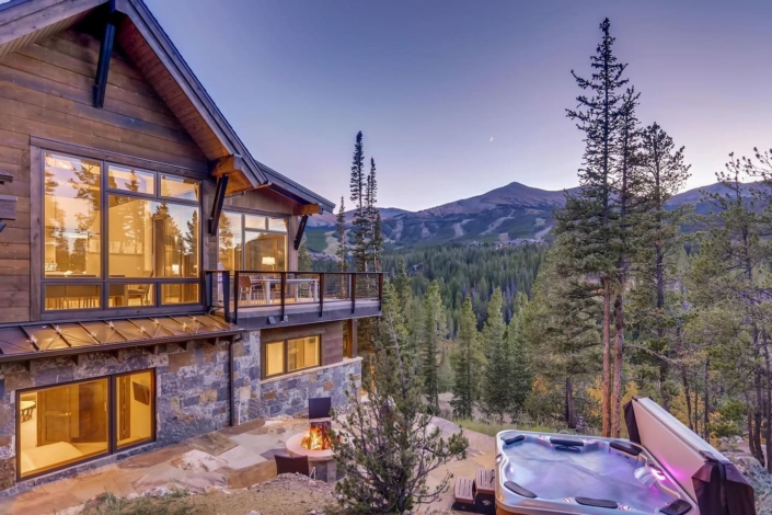 14 Best Airbnbs In Breckenridge, CO (Cool Cabins With Hot Tubs)