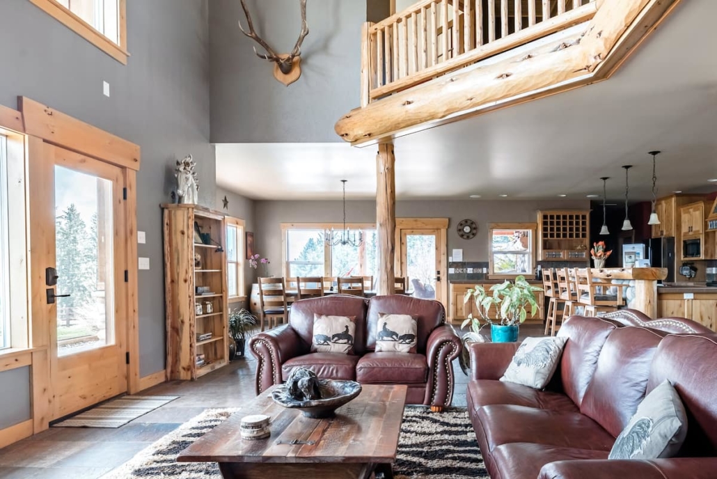 14 Best Airbnbs in Oregon (Unique Cabins + Seaside Rentals)