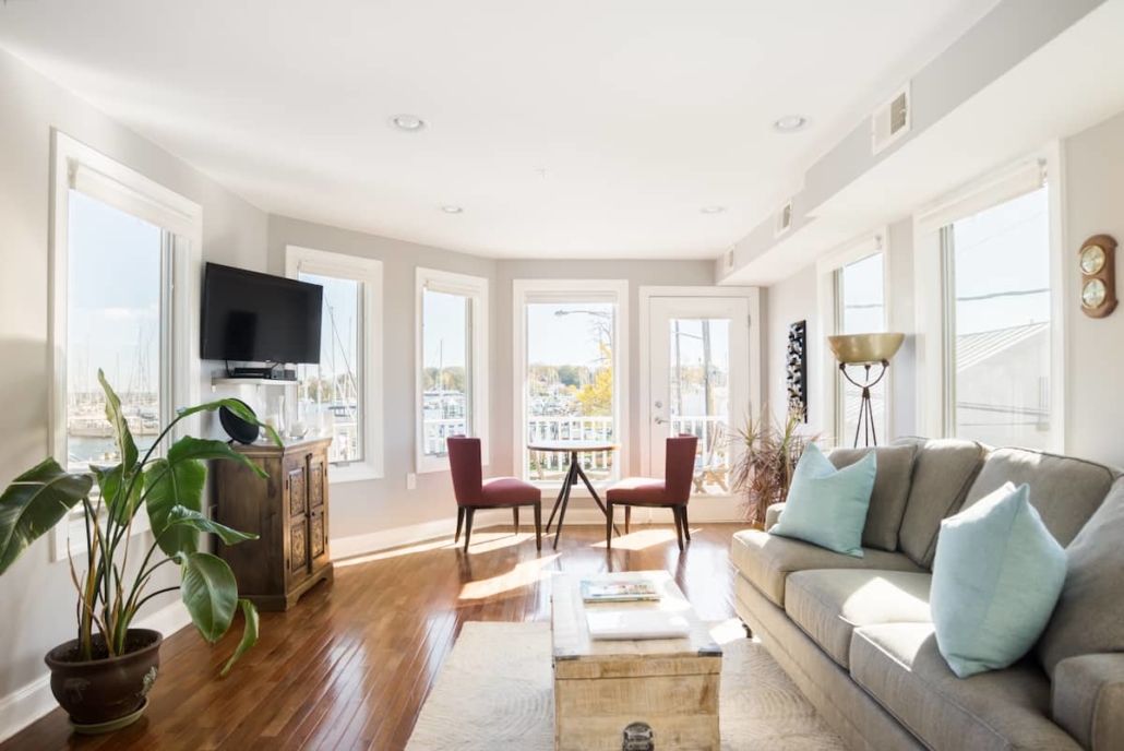 14 Best Airbnbs In Annapolis, Maryland (Waterfront, Boats + More)