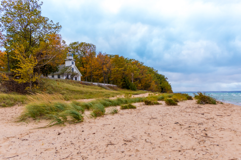 13 Best Airbnbs In Traverse City, MI (Lakefront, Cabins + More)