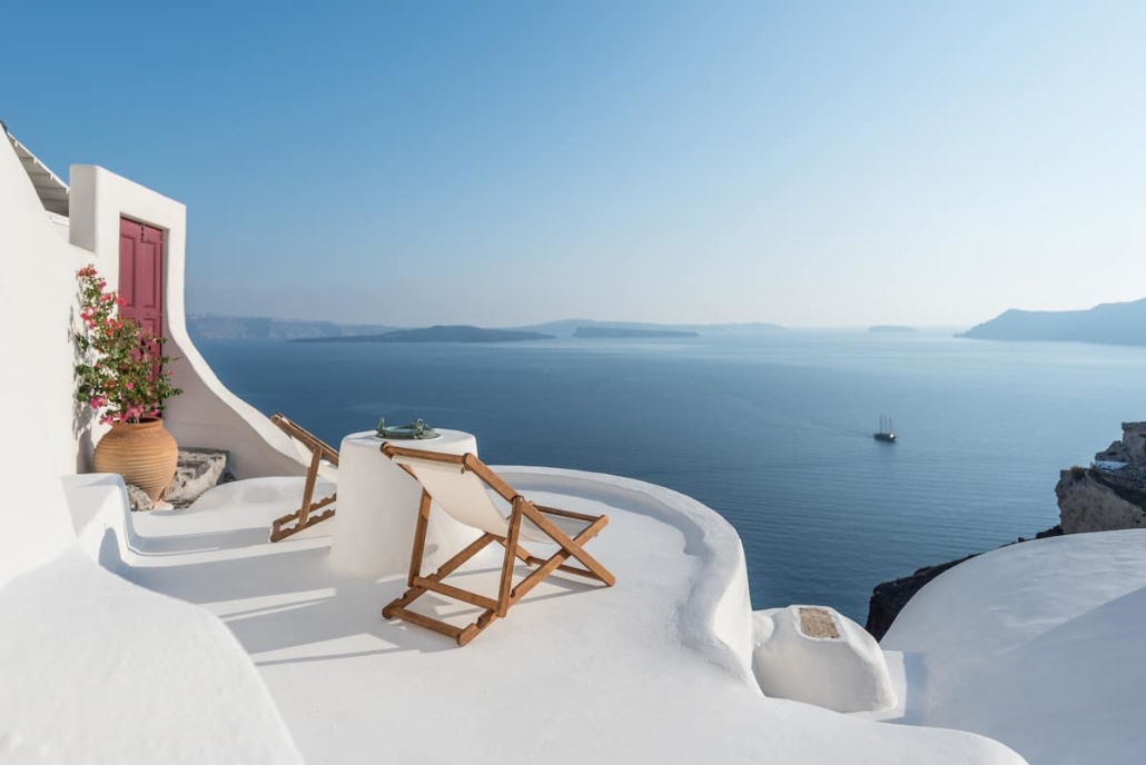 13 Best Airbnbs In Greece • Island Villas & Romantic Getaways