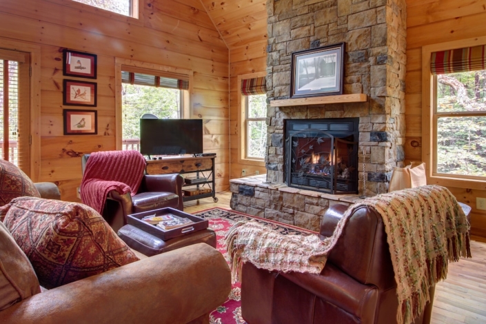 15 Best Luxury Cabins In Georgia USA 2023 Edition   Secluded Romantic Cabin In Georgia 705x470 