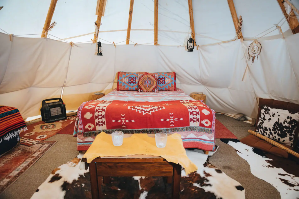 Eagle Feather Tipi in the Mojave - Airbnb Glamping Nevada