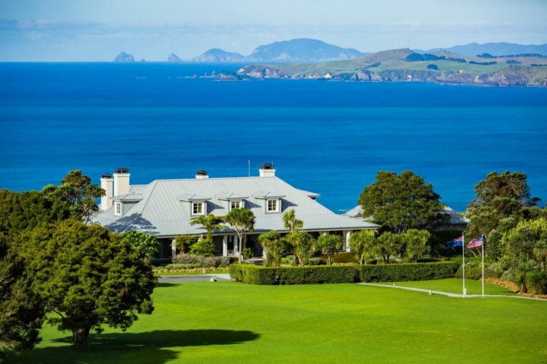 15 Best Beach Resorts in New Zealand - Jones Around The World